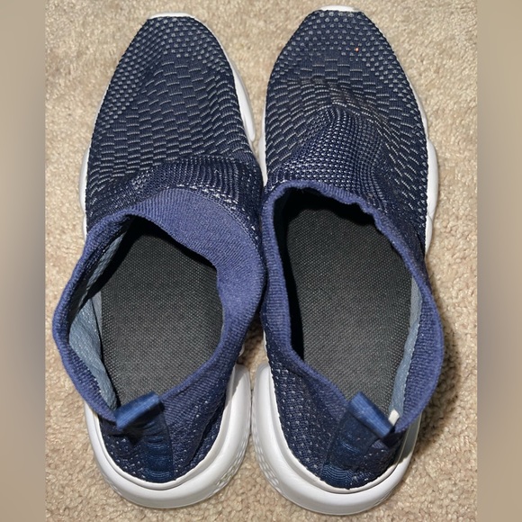 Sneakers - Picture 3 of 6